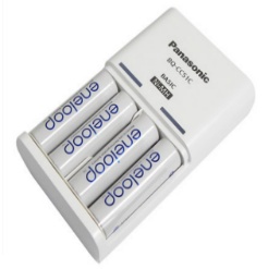 Bộ sạc kèm 4 pin AA chính hãng Panasonic 332